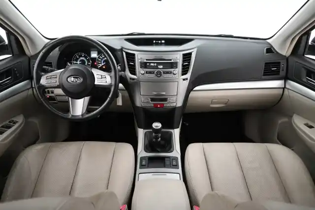 Valkoinen Farmari, Subaru Outback – RSV-826