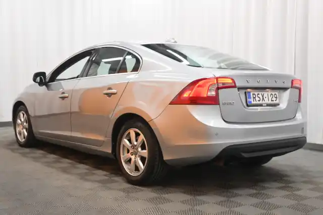 Harmaa Sedan, Volvo S60 – RSX-129