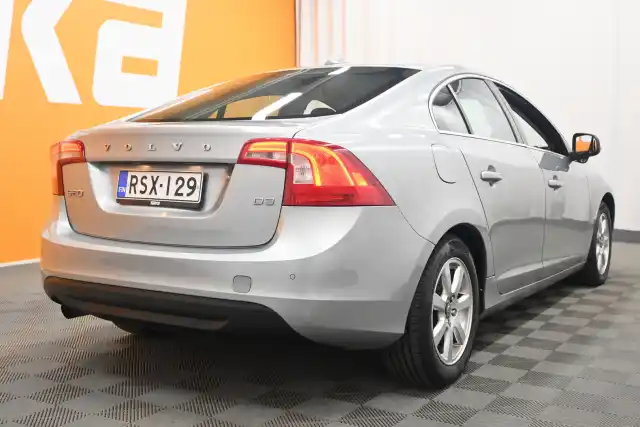 Harmaa Sedan, Volvo S60 – RSX-129