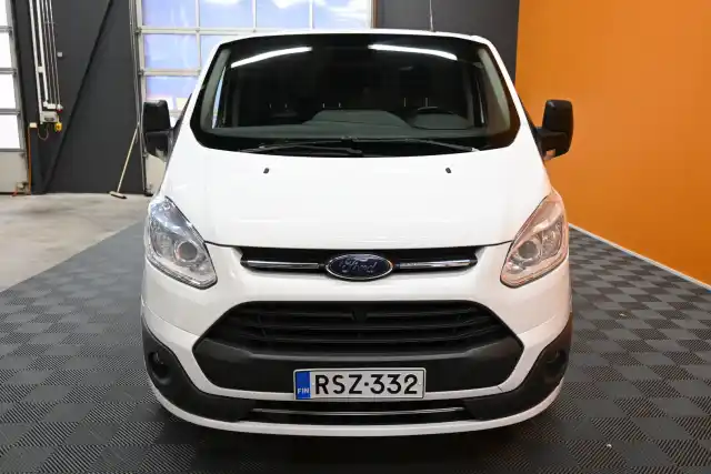 Valkoinen Pakettiauto, Ford Transit Custom – RSZ-332