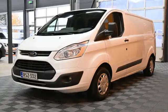 Valkoinen Pakettiauto, Ford Transit Custom – RSZ-332