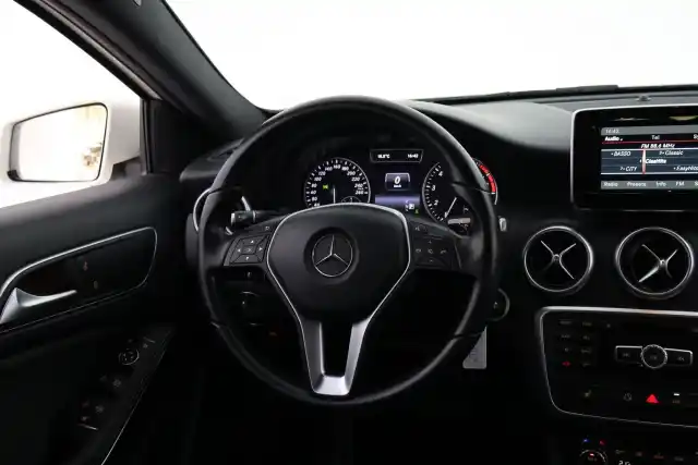 Valkoinen Viistoperä, Mercedes-Benz A – RTB-223