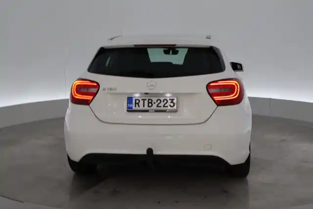 Valkoinen Viistoperä, Mercedes-Benz A – RTB-223