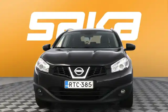 Musta Maastoauto, Nissan Qashqai+2 – RTC-385