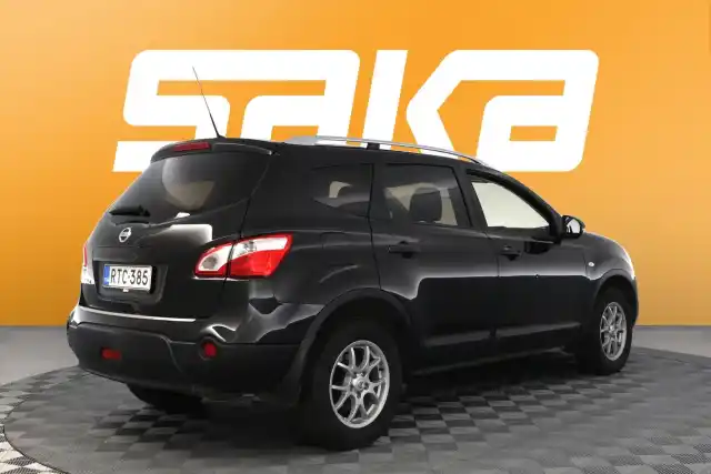 Musta Maastoauto, Nissan Qashqai+2 – RTC-385