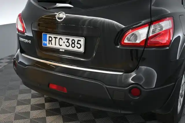 Musta Maastoauto, Nissan Qashqai+2 – RTC-385