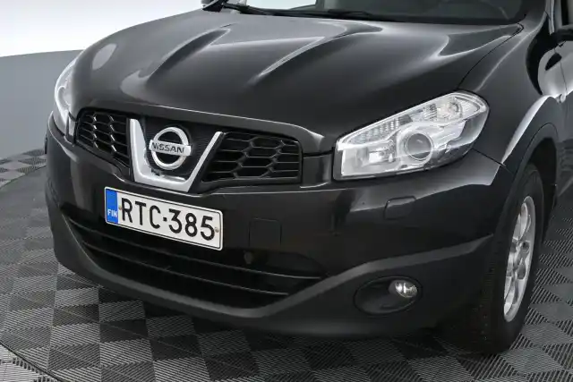 Musta Maastoauto, Nissan Qashqai+2 – RTC-385