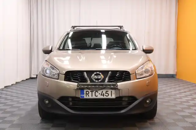 Beige Maastoauto, Nissan Qashqai+2 – RTC-451