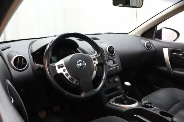 Beige Maastoauto, Nissan Qashqai+2 – RTC-451