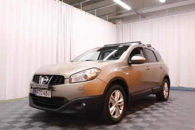 Beige Maastoauto, Nissan Qashqai+2 – RTC-451