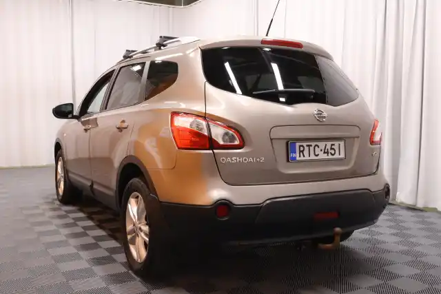 Beige Maastoauto, Nissan Qashqai+2 – RTC-451