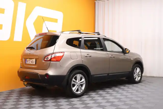 Beige Maastoauto, Nissan Qashqai+2 – RTC-451