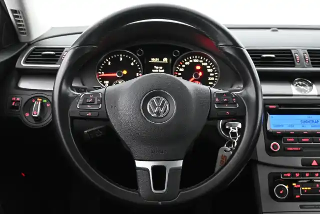 Ruskea Farmari, Volkswagen Passat – RTC-763