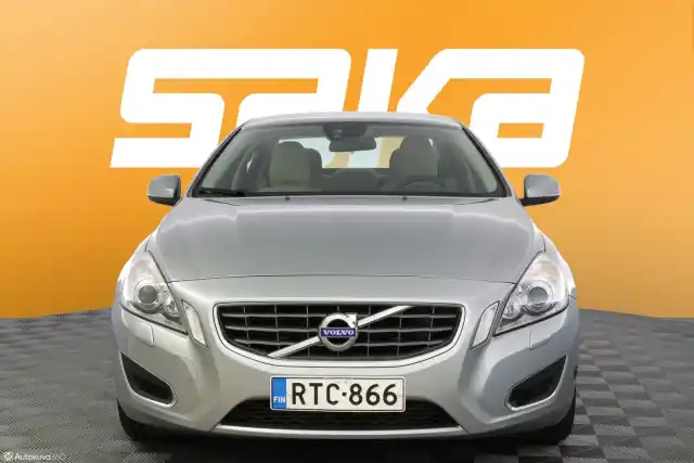 Harmaa Sedan, Volvo S60 – RTC-866
