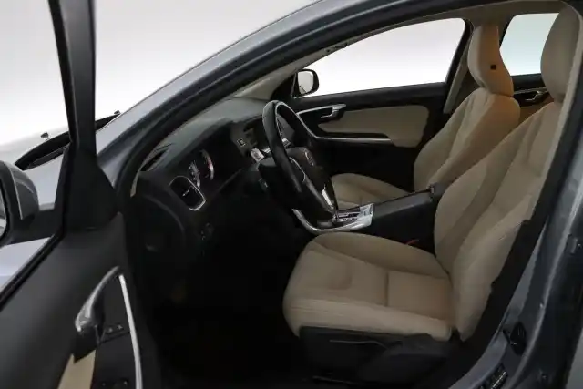 Harmaa Sedan, Volvo S60 – RTC-866