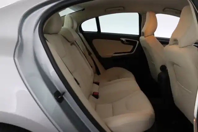 Harmaa Sedan, Volvo S60 – RTC-866