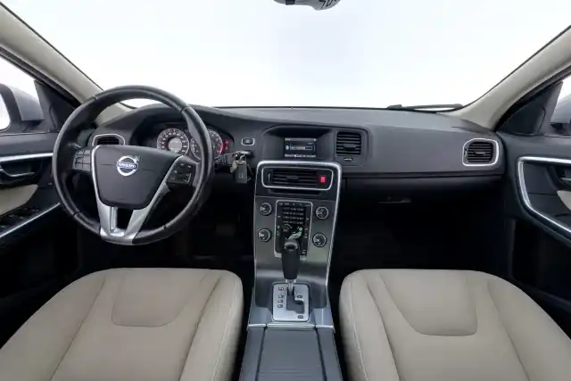 Harmaa Sedan, Volvo S60 – RTC-866
