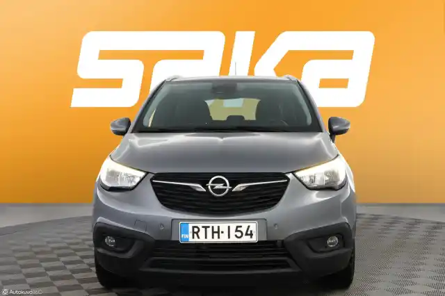 Harmaa Maastoauto, Opel Crossland X – RTH-154