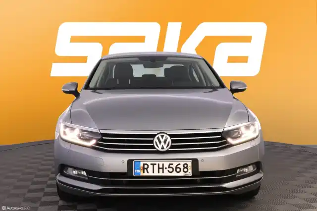 Sininen Sedan, Volkswagen Passat – RTH-568