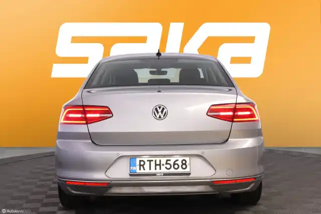 Sininen Sedan, Volkswagen Passat – RTH-568