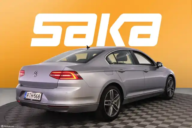 Sininen Sedan, Volkswagen Passat – RTH-568