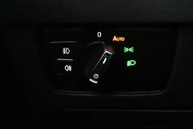 Sininen Sedan, Volkswagen Passat – RTH-568