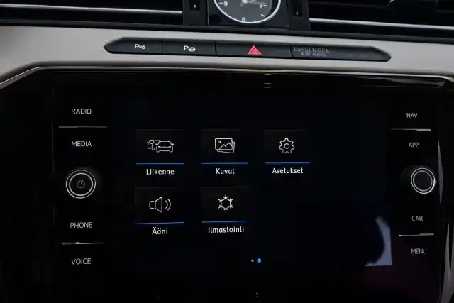 Sininen Sedan, Volkswagen Passat – RTH-568