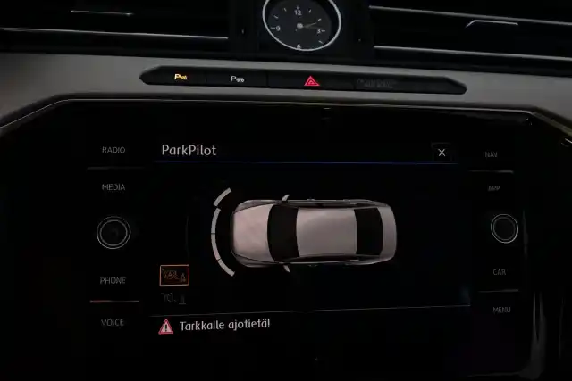 Sininen Sedan, Volkswagen Passat – RTH-568