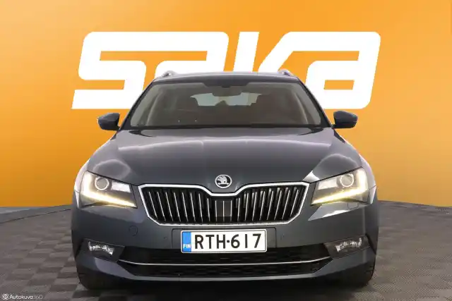 Harmaa Farmari, Skoda Superb – RTH-617