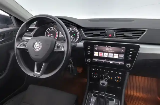 Harmaa Farmari, Skoda Superb – RTH-617