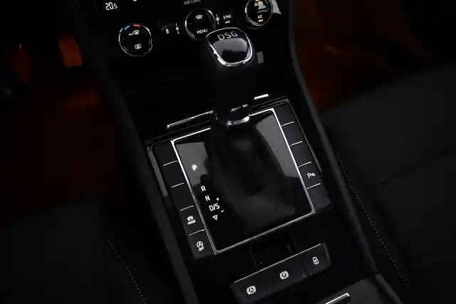 Harmaa Farmari, Skoda Superb – RTH-617