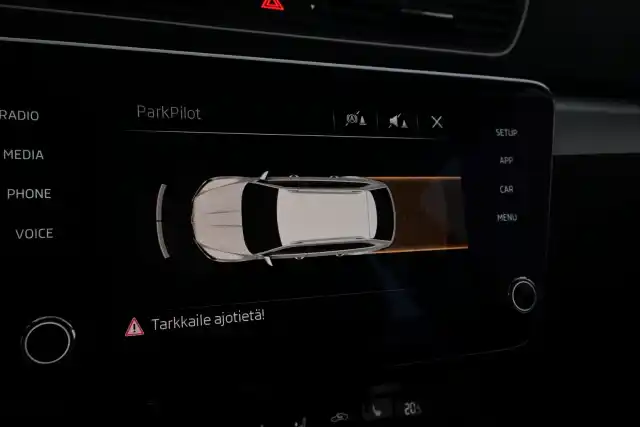Harmaa Farmari, Skoda Superb – RTH-617