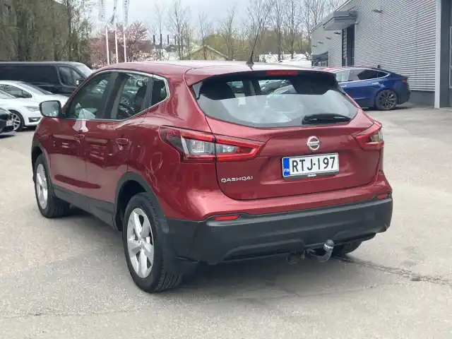 Punainen Maastoauto, Nissan Qashqai – RTJ-197