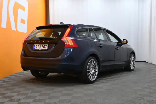 Sininen Farmari, Volvo V60 – RTJ-707