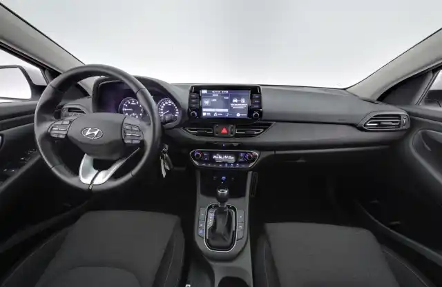 Valkoinen Viistoperä, Hyundai I30 HATCHBACK – RTK-549