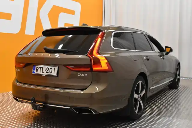 Ruskea Farmari, Volvo V90 – RTL-201