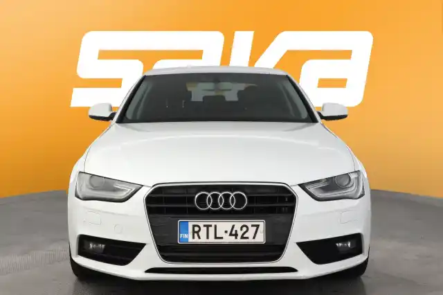Valkoinen Sedan, Audi A4 – RTL-427