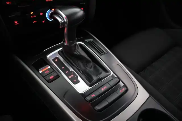 Valkoinen Sedan, Audi A4 – RTL-427