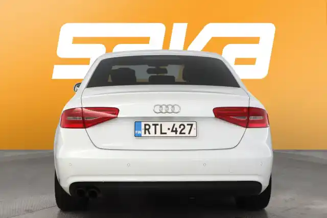 Valkoinen Sedan, Audi A4 – RTL-427