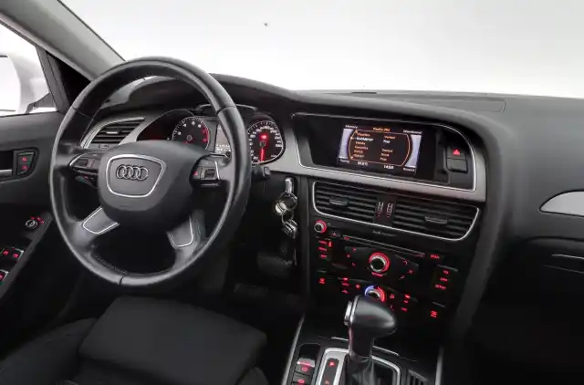 Valkoinen Sedan, Audi A4 – RTL-427