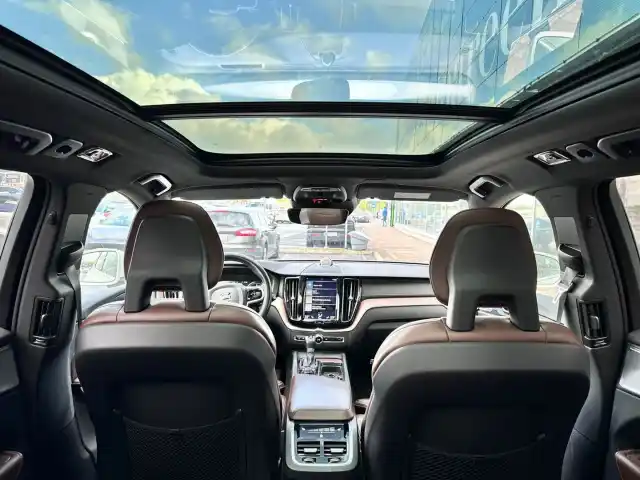 Valkoinen Maastoauto, Volvo XC60 – RTL-483