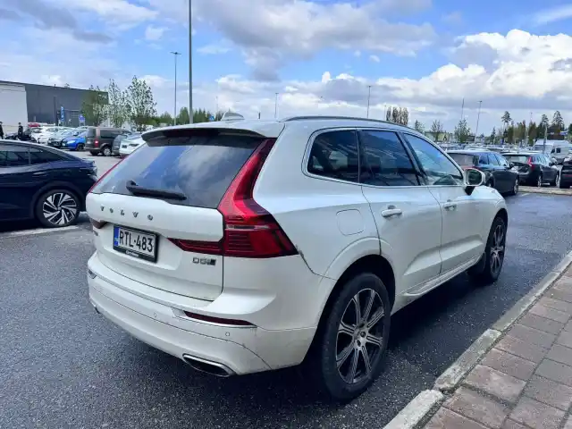 Valkoinen Maastoauto, Volvo XC60 – RTL-483