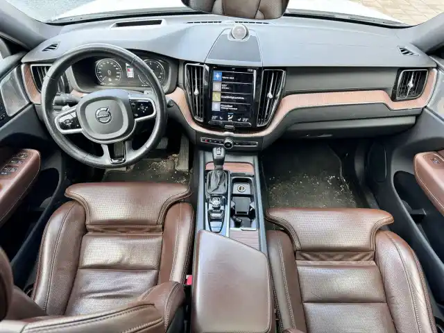 Valkoinen Maastoauto, Volvo XC60 – RTL-483