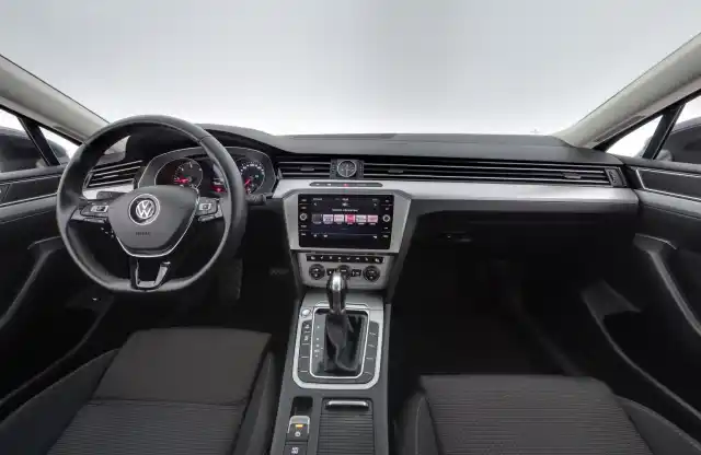 Harmaa Farmari, Volkswagen Passat – RTL-636