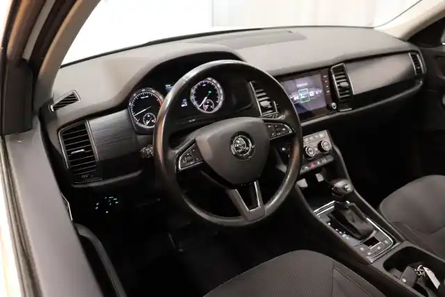 Valkoinen Maastoauto, Skoda Kodiaq – RTL-763