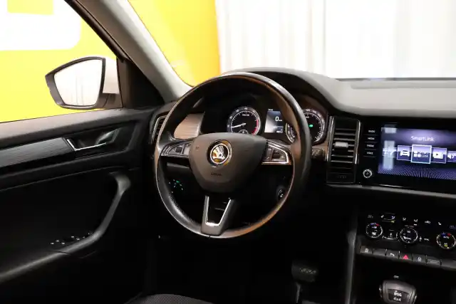 Valkoinen Maastoauto, Skoda Kodiaq – RTL-763