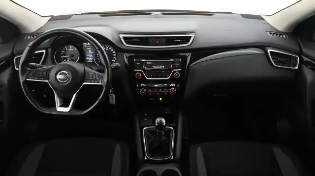 Punainen Maastoauto, Nissan Qashqai – RTM-802