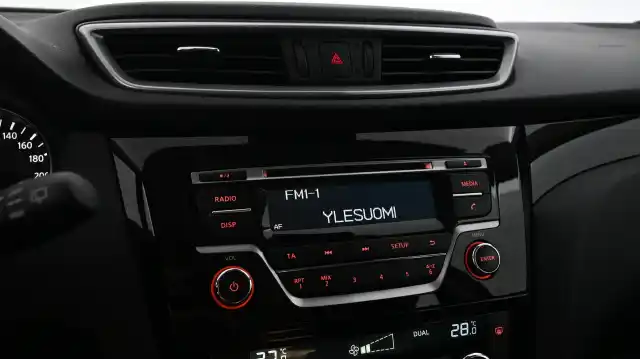 Punainen Maastoauto, Nissan Qashqai – RTM-802