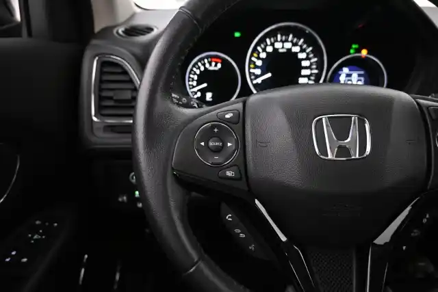 Musta Maastoauto, Honda HR-V – RTM-986