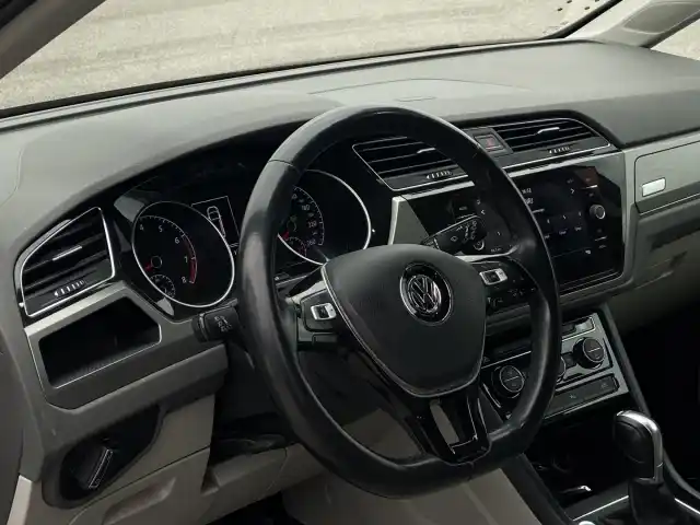 Harmaa Tila-auto, Volkswagen Touran – RTN-227